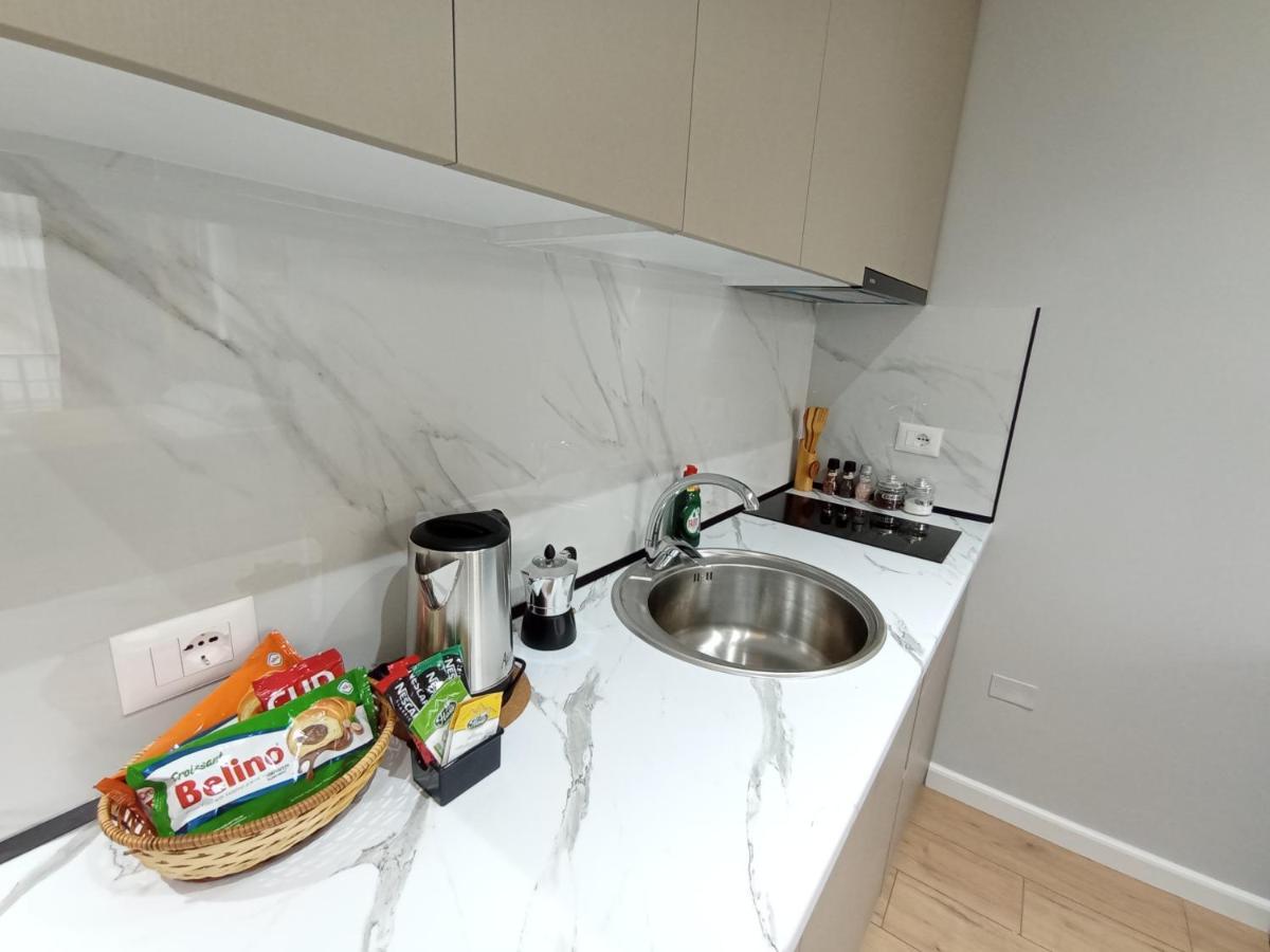 Savi Accomodations - Suite Lungomare Vlorë Esterno foto