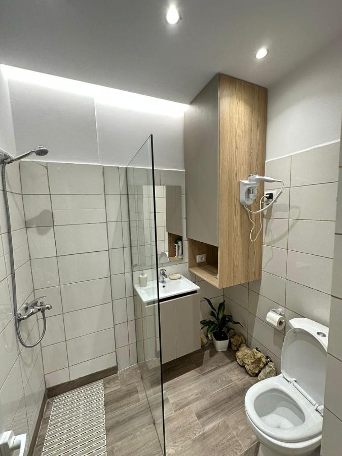 Savi Accomodations - Suite Lungomare Vlorë Esterno foto